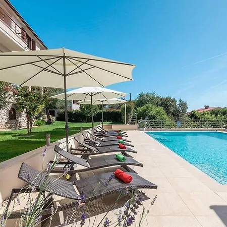 E&T Apartments With A Beautiful Pool Rabac Exterior photo