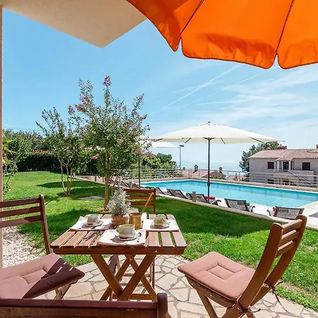 E&T Apartments With A Beautiful Pool Rabac Exterior photo