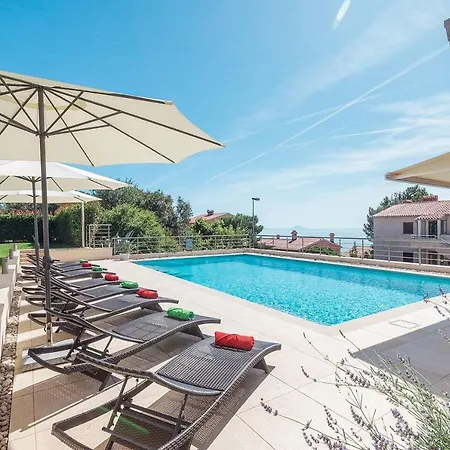 E&T Apartments With A Beautiful Pool Rabac Exterior photo