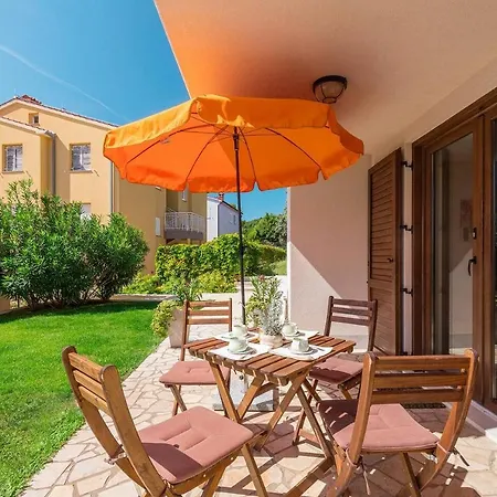 E&T Apartments With A Beautiful Pool Rabac Exterior photo
