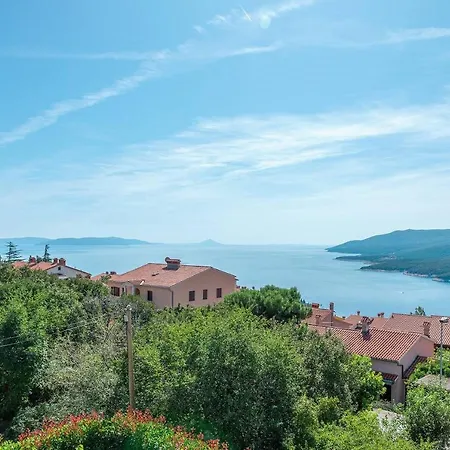 E&T Apartments With A Beautiful Pool Rabac Exterior photo