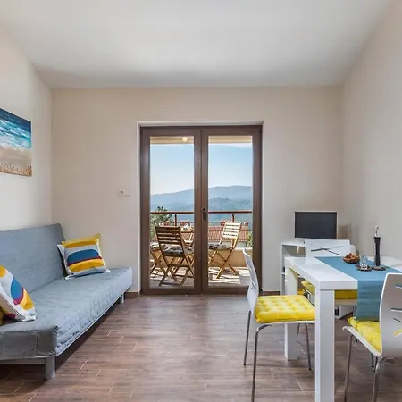E&T Apartments With A Beautiful Pool Rabac Exterior photo
