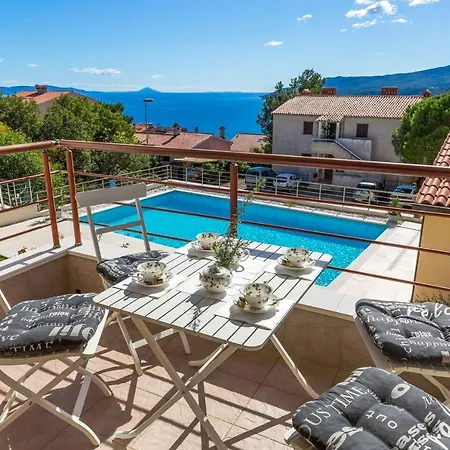 E&T Apartments With A Beautiful Pool Rabac Exterior photo