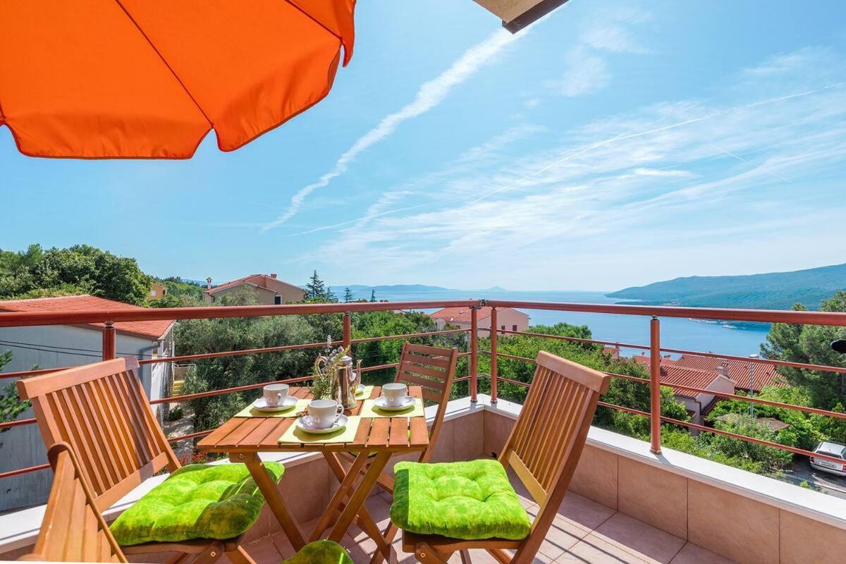 E&t With A Beautiful Pool Apartment Rabac