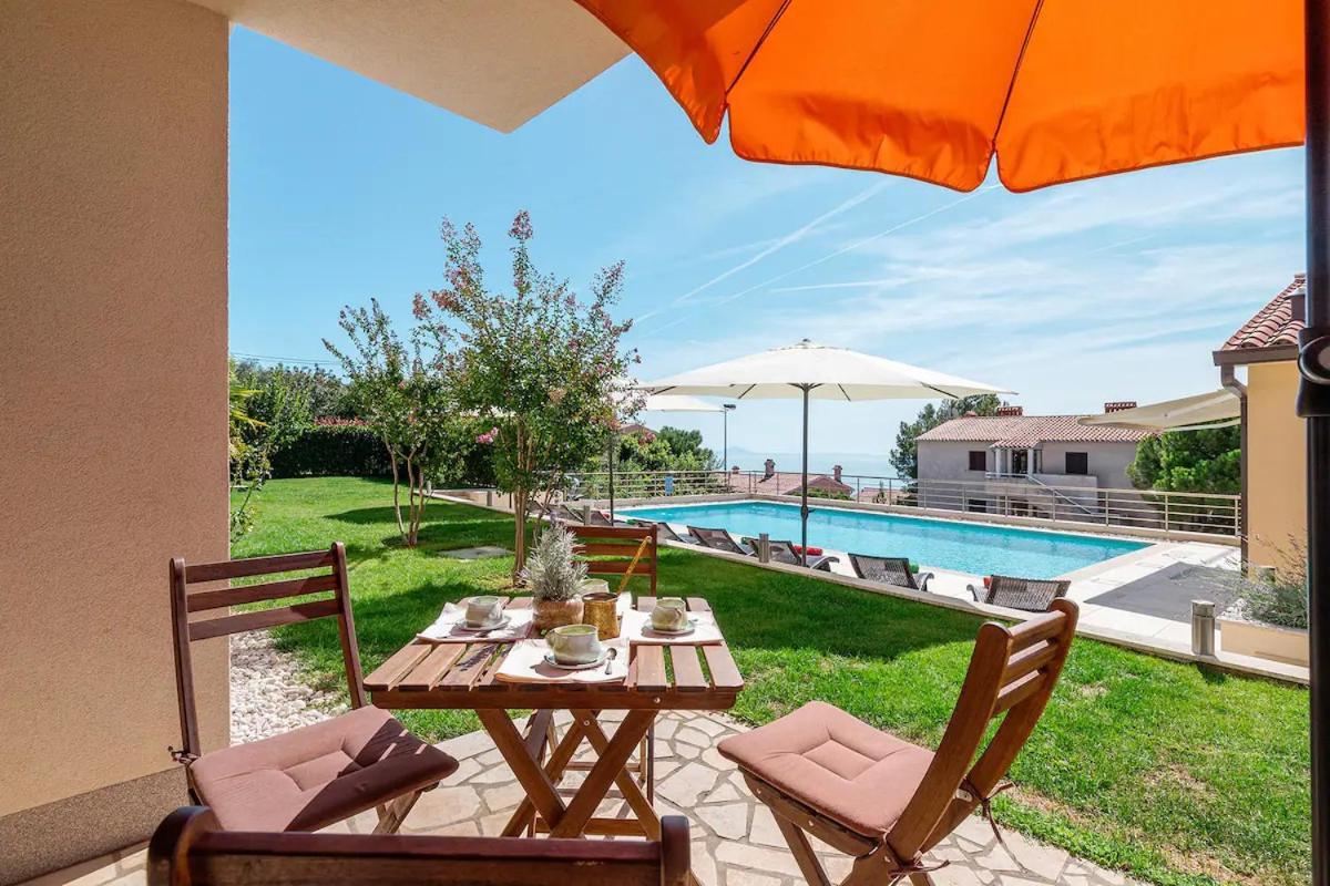 Apartment E&t With A Beautiful Pool Rabac