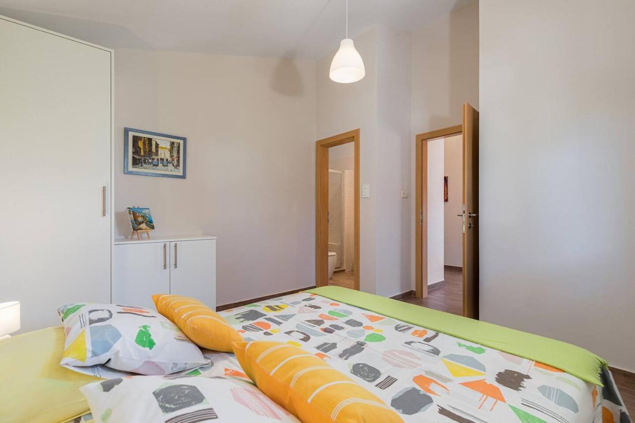 E&t With A Beautiful Pool Apartment Rabac