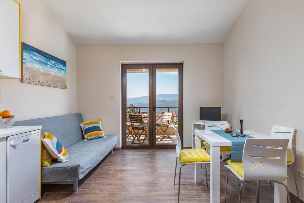 Apartment E&t With A Beautiful Pool Rabac